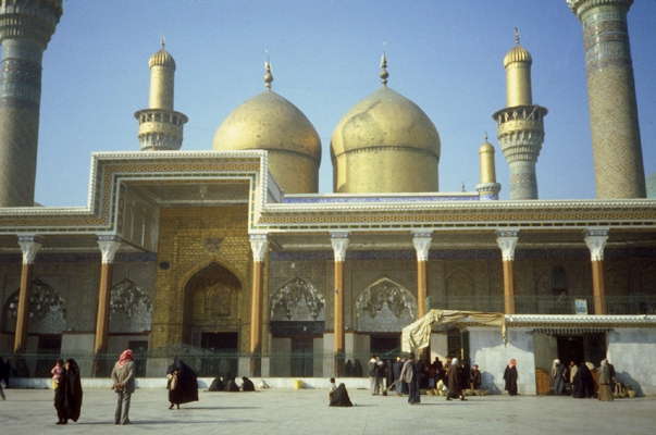 Багдад. Казимийя - гробница седьмого и девятого имамов.