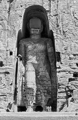 Бамиан. Большая статуя Будды. Высечена в гроте.