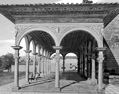 Ареццо. Портик церкви Санта-Мария делле Грацие.