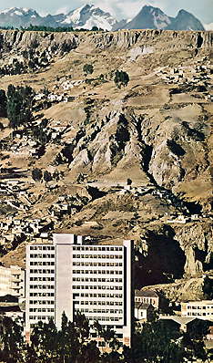 Боливия. Здание медицинского факультета Боливийского университета Сан-Андрес в Ла-Пасе.