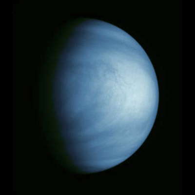 Облачный слой Венеры (цвета не соответствуют истинным). Снимок сделан космическим аппаратом Галилей с расстояния 1,7 млн. км. Архив НАСА.