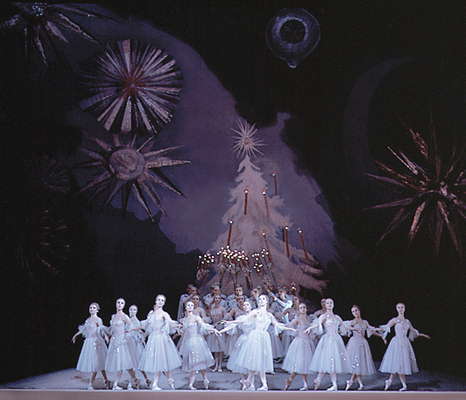 Сцена из балета Щелкунчик в постановке Юрия Григоровича.