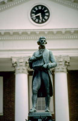 Памятник Томасу Джефферсону. Университет шт. Вирджиния, Шарлоттсвилл.