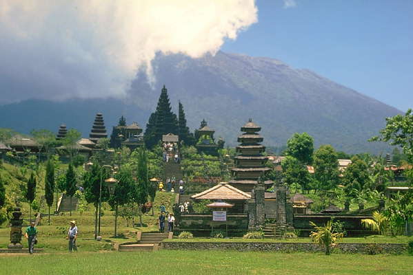 Индонезия. Балинезийский храм.