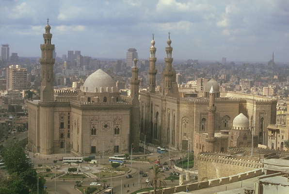 Каир, на переднем плане - мечеть Султана.