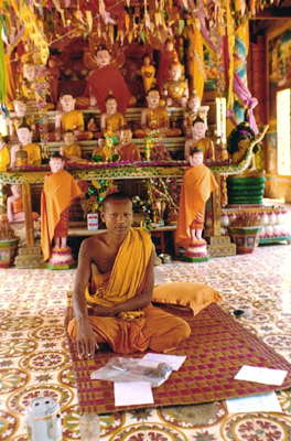 Буддистский монах их храма Фом-Бок, Камбоджа.