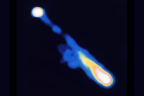 Радиоизображение близкого квазара 3С273.