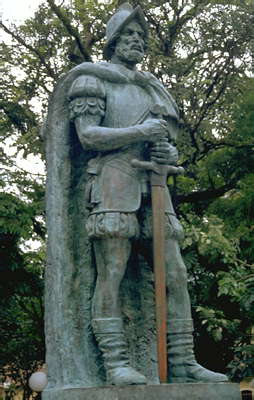 Статуя испанского конкистадора. Коста-Рика.