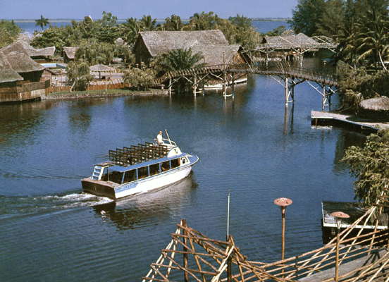 Куба. Туристский центр Гуама на озере Эль-Тесоро (пров. Матансас).