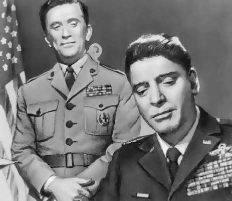 Б. Ланкастер (справа) и К. Дуглас в фильме Семь дней в мае (1964).