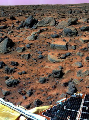 Марсианский пейзаж. Снимок сделан аппаратом Пасфайндер, 1997. Архив НАСА.