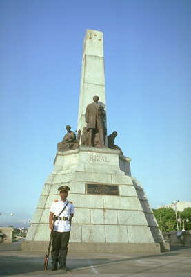 Манила. Памятник Ризалу - национальному герою Филиппин.