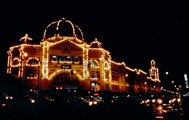 Мельбурн. Вокзал Флайндерс ночью.