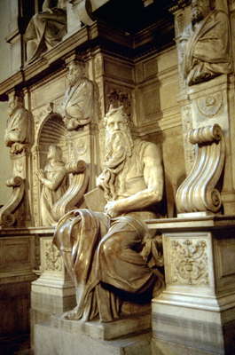 Моисей. Скульптура Микеланджело. 1515-16. Церковь Сан-Пьетро ин Винколи. Рим.