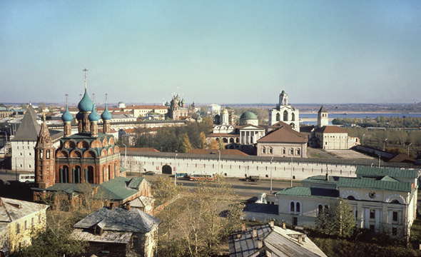 Ярославль. Церковь Богоявления и Спасо-Преображенский монастырь (на заднем плане).