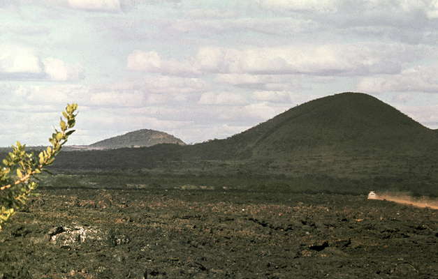 Руанда. Ландшафт в районе действующих вулканов Ньямлагире - Ньярангоре.