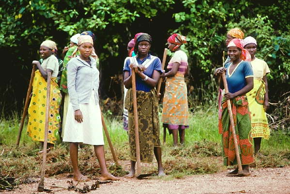 Руанда. Представительницы племени хуту.