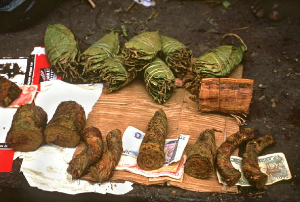 Скрученный листовой табак.