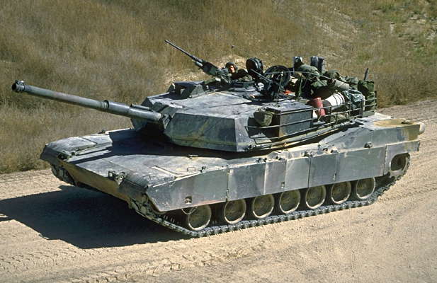Средний танк M-1 Abrams.