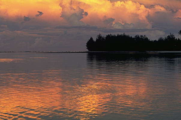 Закат на Тихом океане. Раратонга.Острова Кука.
