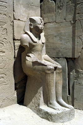 Статуя Тутмоса III. Храм Амона, Карнак, Египет.