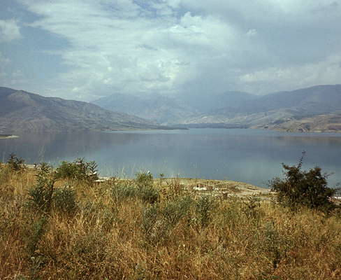 Узбекистан. Чарвакское водохранилище.