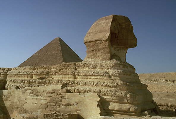 Сфинкс и пирамида Хеопса.