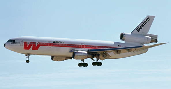 Авиация гражданская. Самолет DC -10 заходит на посадку.