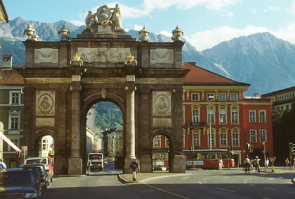 Австрия. Триумфальная арка в Инсбруке.