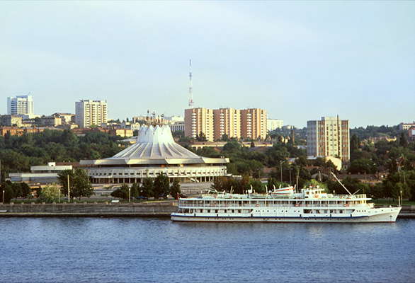 Днепропетровск. Вид на город с р. Днепр.