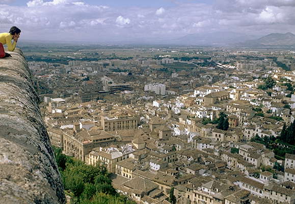 Вид Гранады со стен Альгамбры.