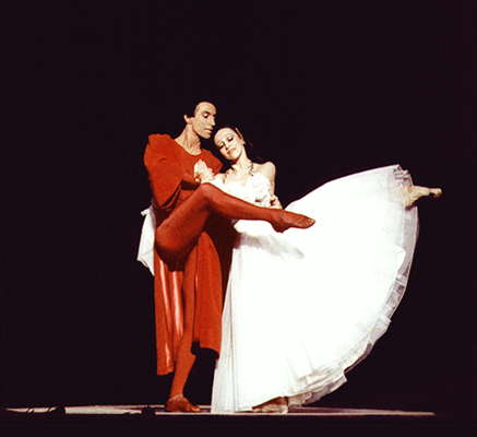 Никита Долгушин и Елена Евтеева в балете Павана мавра.
