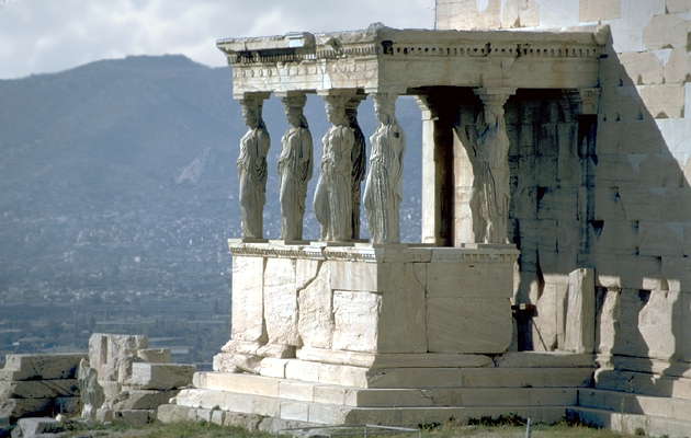 Портик кариатид в Афинском акрополе.
