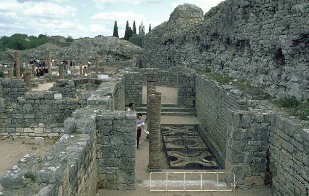 Руины древнего города в Португалии.