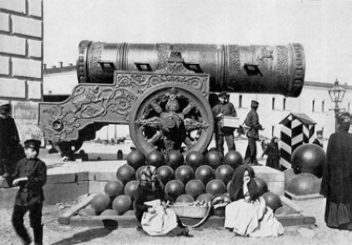 Царь-пушка. Москва. Кремль. Фотография. 1910