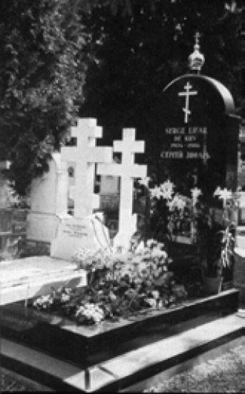 Надгробие на могиле Д. Мережковского и З. Гиппиус